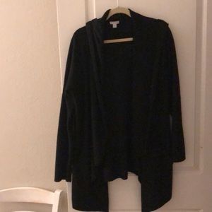 Hooded sweater with pockets
